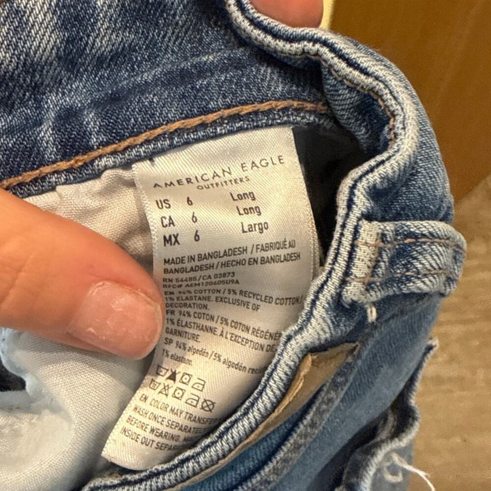 American Eagle High Rise Curvy Straight Leg Distressed Jeans Blue 6 Long - Picture 6 of 6